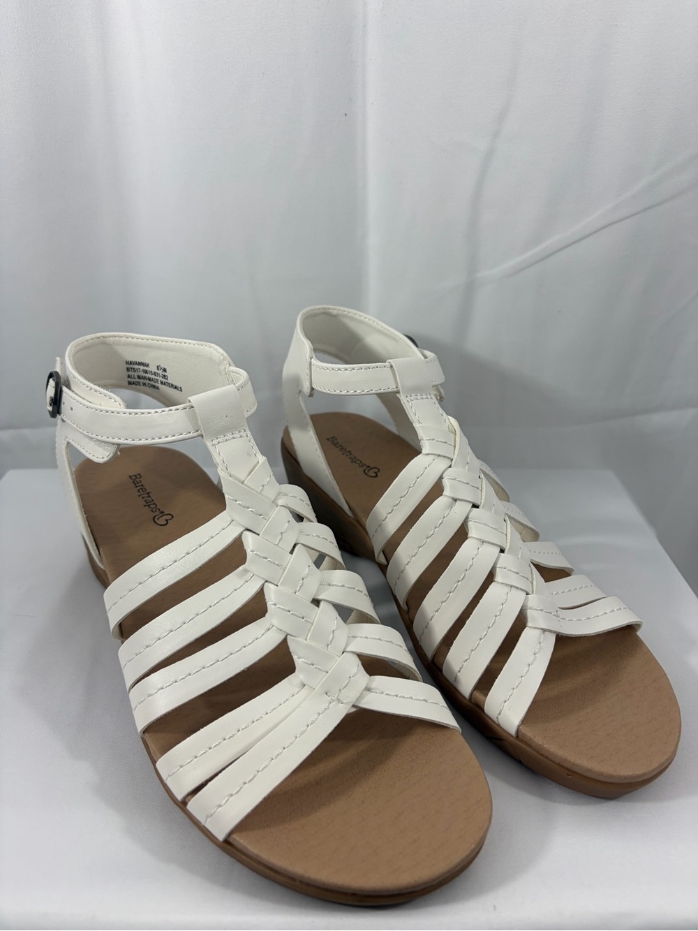 NWT BareTraps Women’s Size 8.5 White Strappy Gladiator Sandals